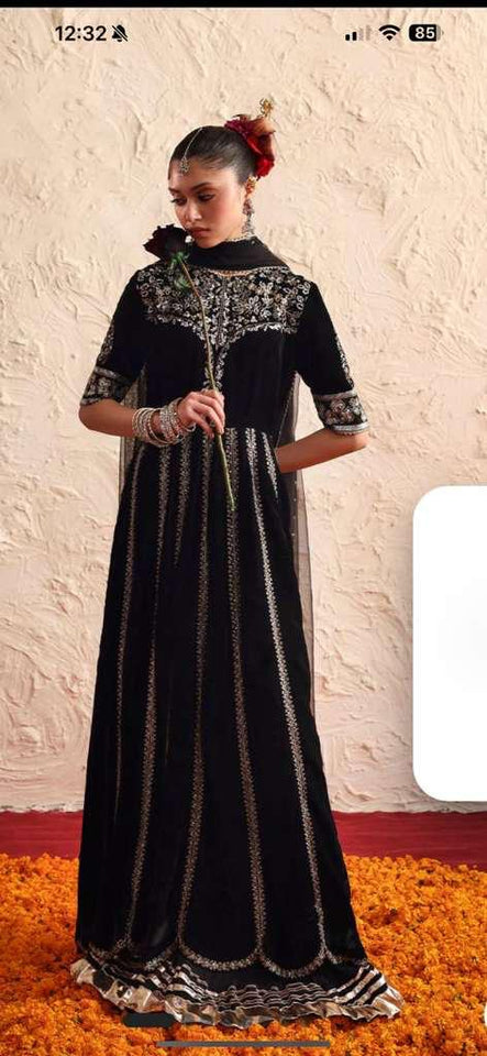Elegant Velvet Splendor: A Timeless Classic
